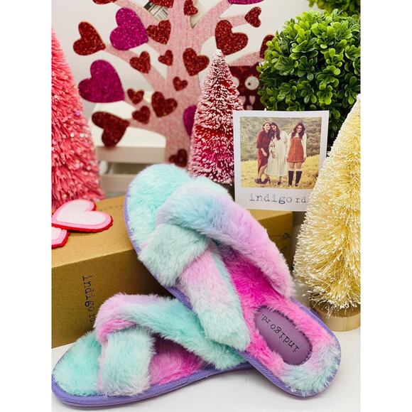 Women’s Slippers Size 8 IRRICKY Pastel Faux Fur Crossed Top - Picture 1 of 4